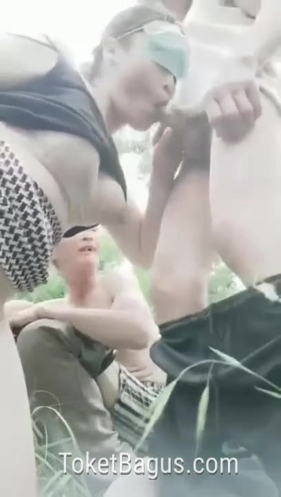 Bokep Viral Siskaeee  Prank Ajakin Bapak Tua Aki2 Ngentot Dihutan